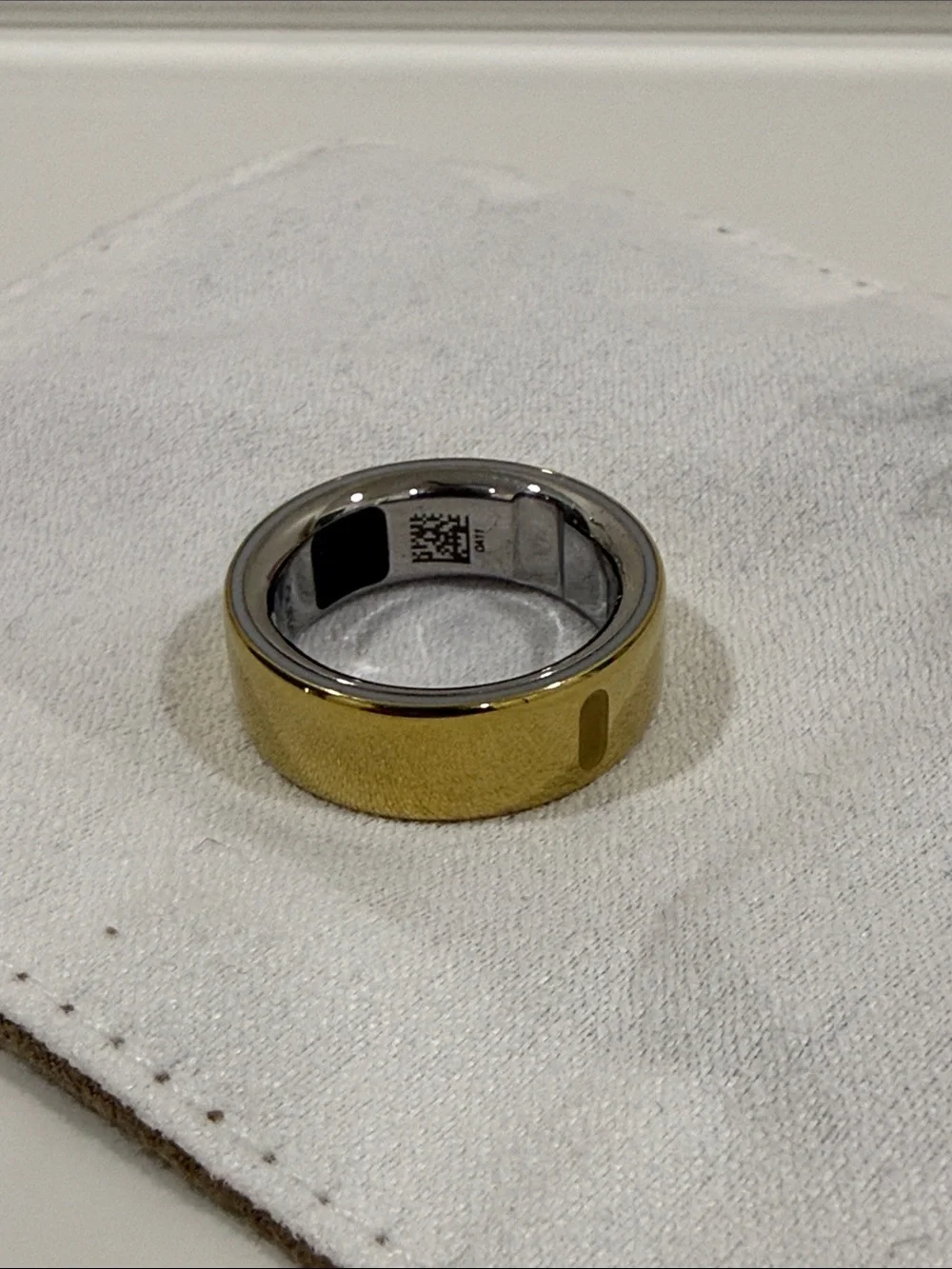Oura Gold Gen 4 with Charging Dock and Cable